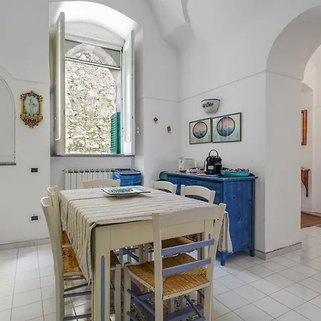 Casa vacanze Piccinina - A Pochi Passi Da Eva