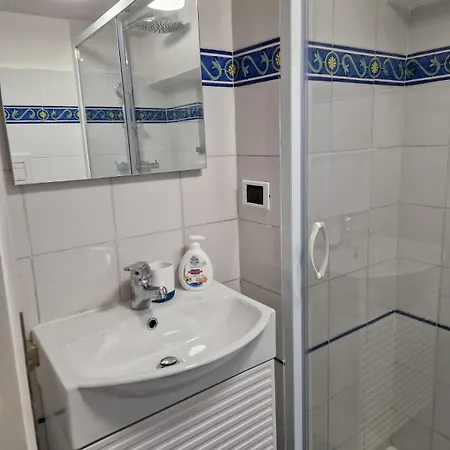 Piccinina A Pochi Passi Da Eva