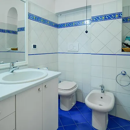 Piccinina - A Pochi Passi Da Eva *